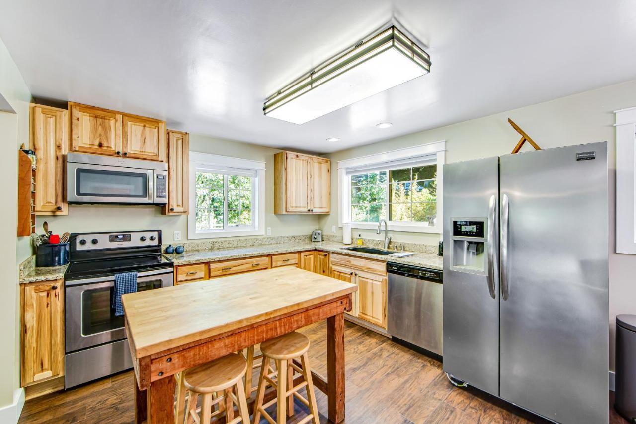 Orchard Near The River Escape Forestville 외부 사진