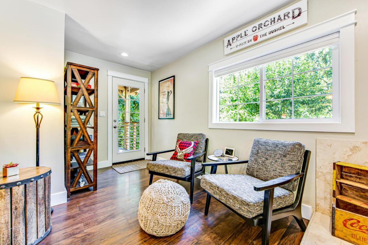 Orchard Near The River Escape Forestville 외부 사진