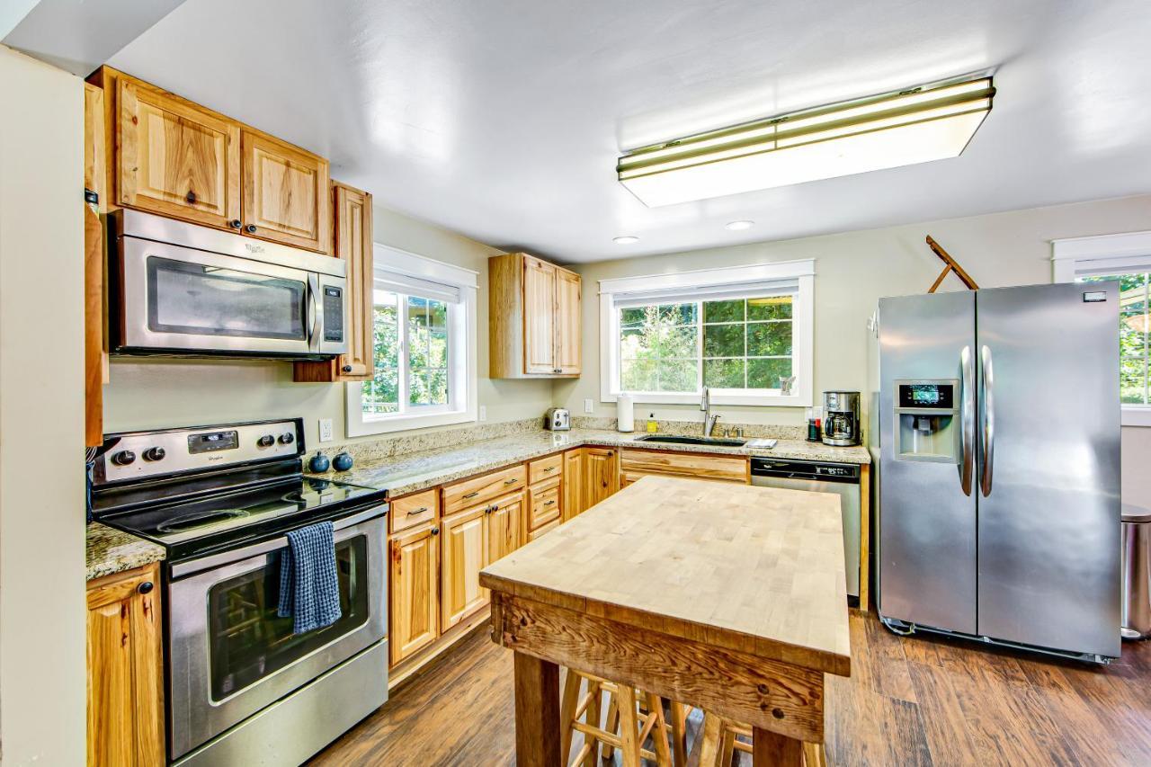 Orchard Near The River Escape Forestville 외부 사진