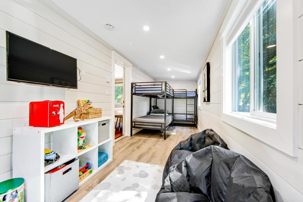 Orchard Near The River Escape Forestville 외부 사진